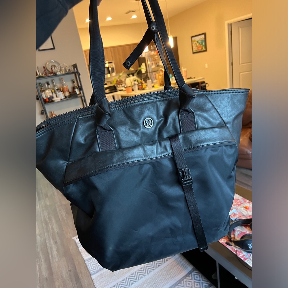 Lululemon tote bag